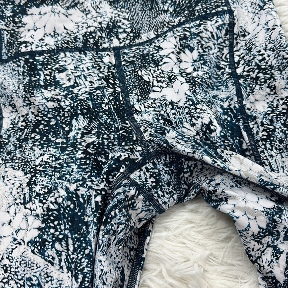 Lululemon Speed Up Tight *Full-On Luxtreme 28" Wildwood Multi - Picture 2 of 5